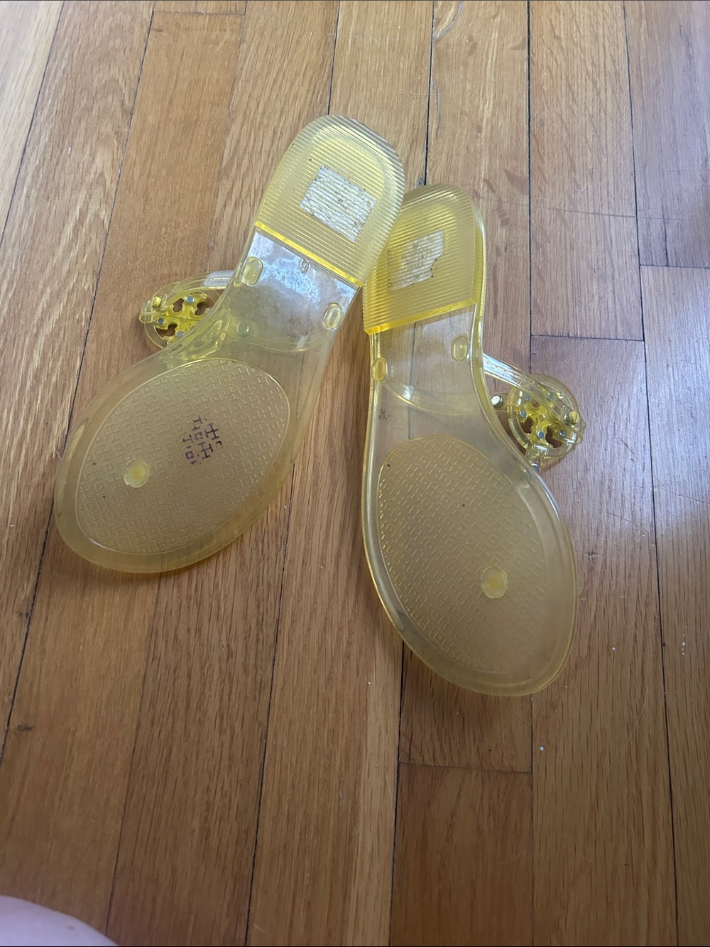 Tory Burch Transparent Yellow Jelly Logo Thong Sandals - Picture 3 of 4